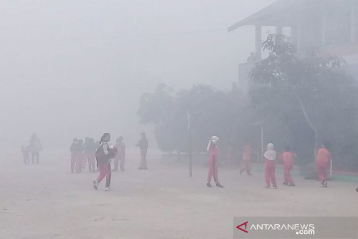 Jarak pandang di Kota Sampit tinggal 50 meter