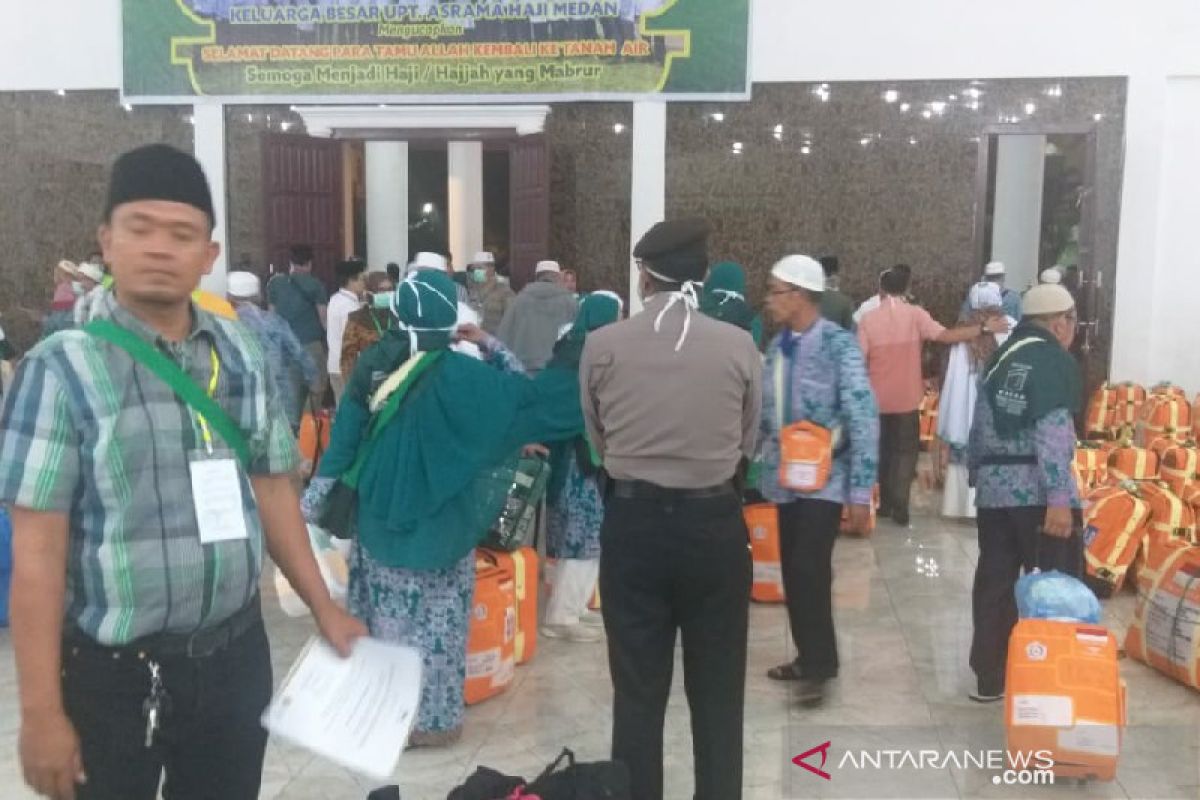 Pulang haji, jamaah Sibolga-Tapanuli Tengah lanjutkan naik pesawat