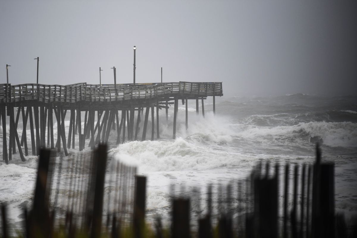 Badai Dorian timbulkan banjir saat melanda North Carolina