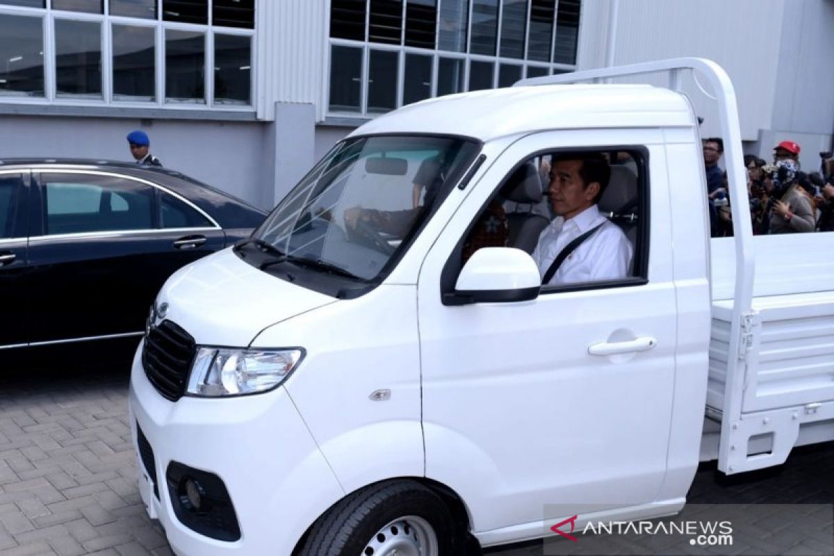 Jokowi jajal mobil bak Bima buatan Esemka