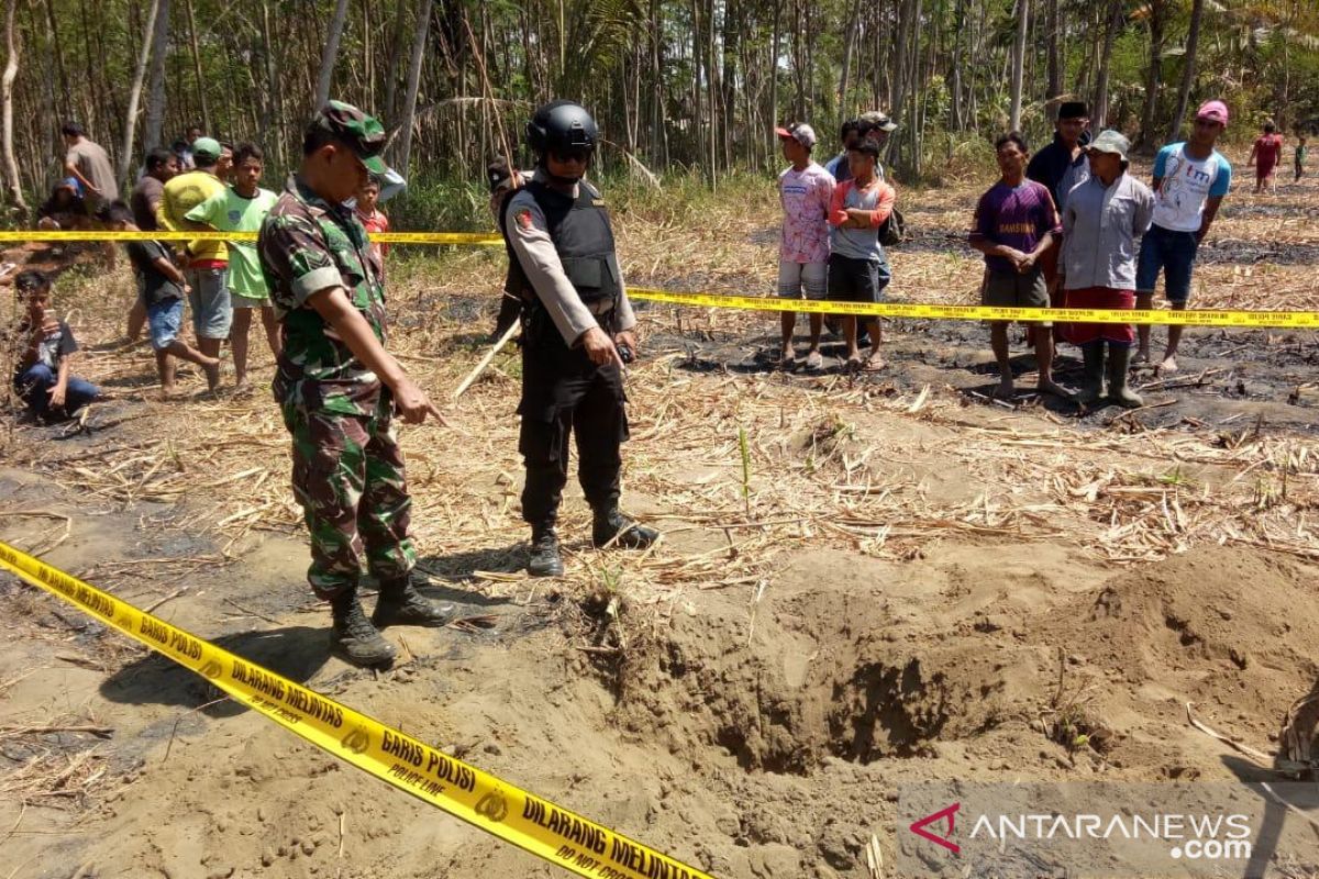 Bom latih TNI AU jatuh di perkebunan warga di Lumajang