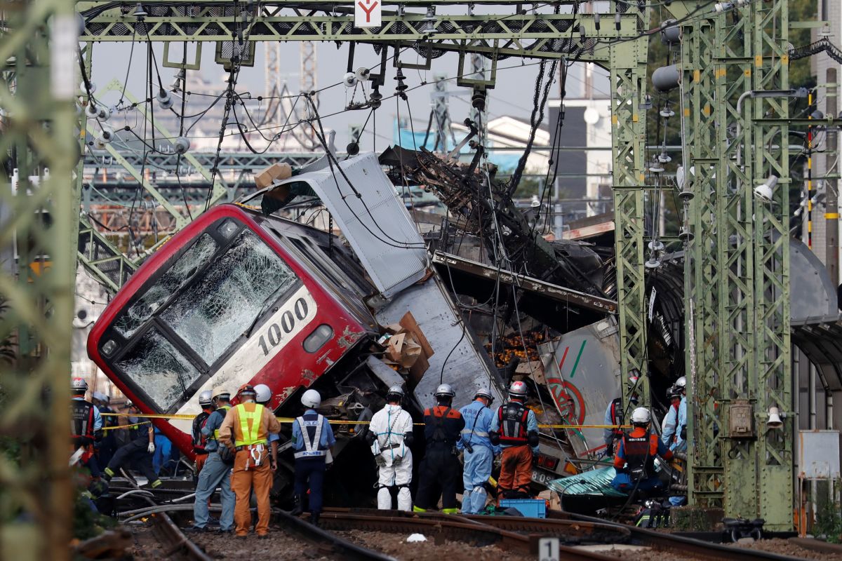 30 orang cidera akibat kereta tabrak truk di Yokohama