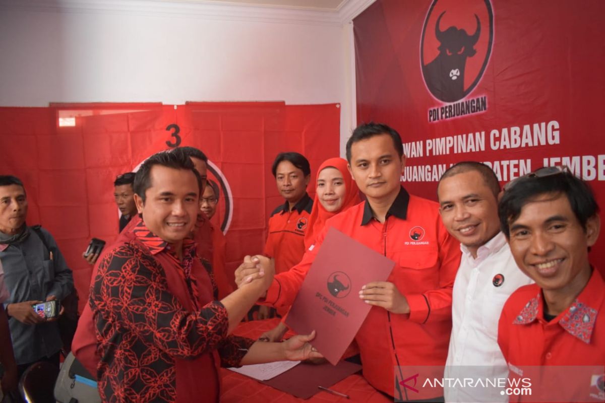 Empat orang ambil formulir pendaftaran bacabup di PDIP Jember