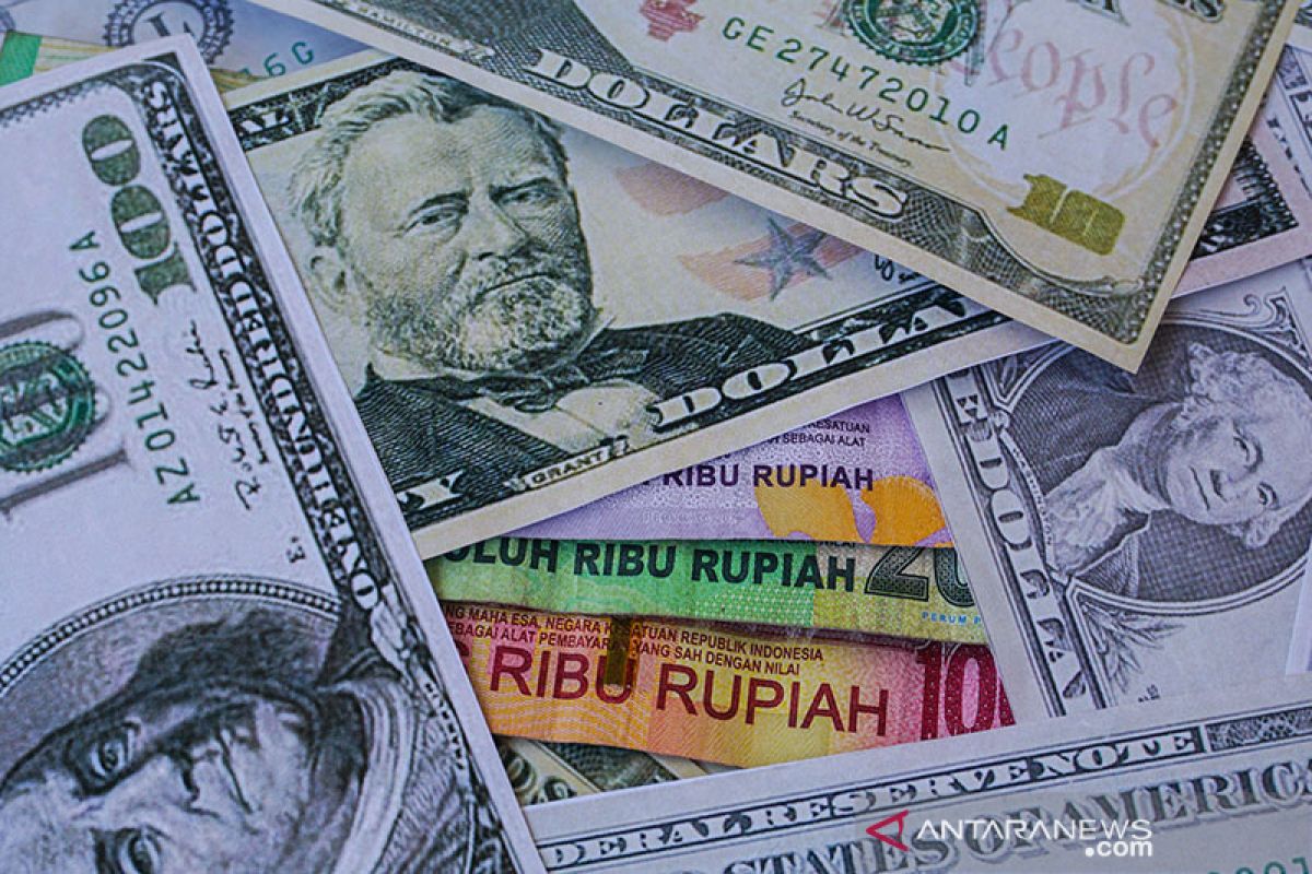 Kurs rupiah melemah menjadi Rp14.065