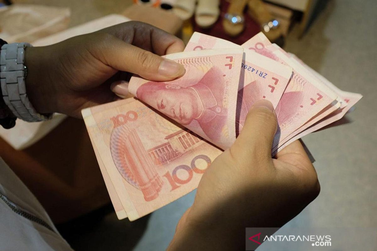 Yuan China jatuh 43 basis poin jadi  7,0789 terhadap dolar AS
