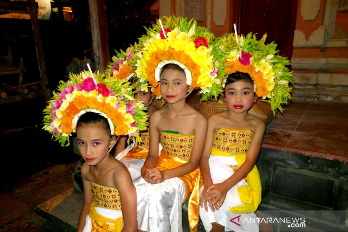 Balinese girls possessed by Goddesses on mission to salvage traditions