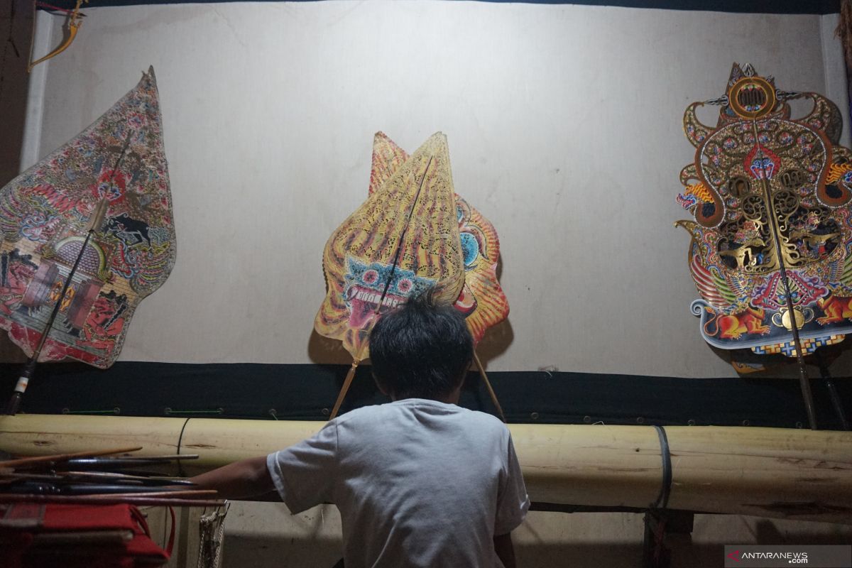 Place for Indonesia's shadow puppetry in gleaming world of youth