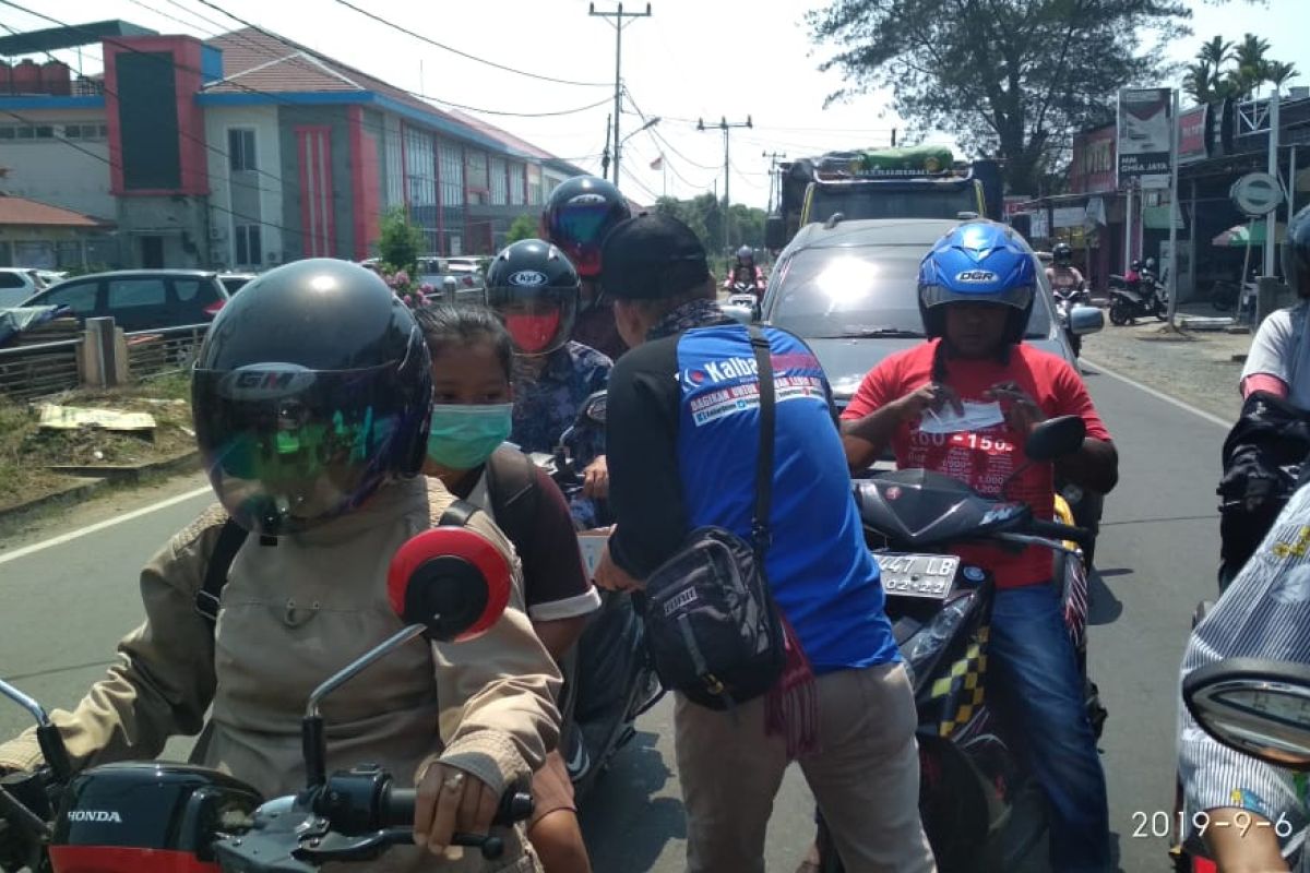 Jurnalis Ketapang bagikan ribuan masker