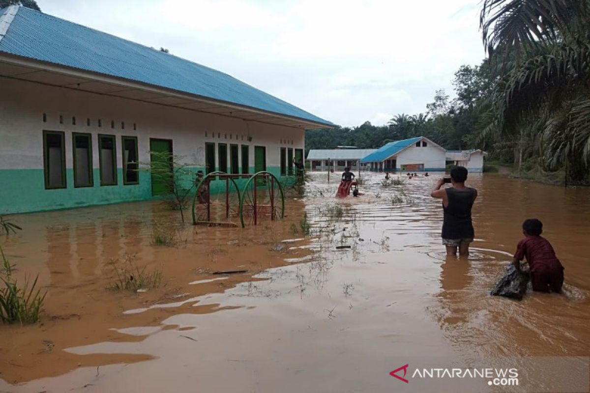 Banjir di Desa Sampuran, puluhan rumah warga terendam air