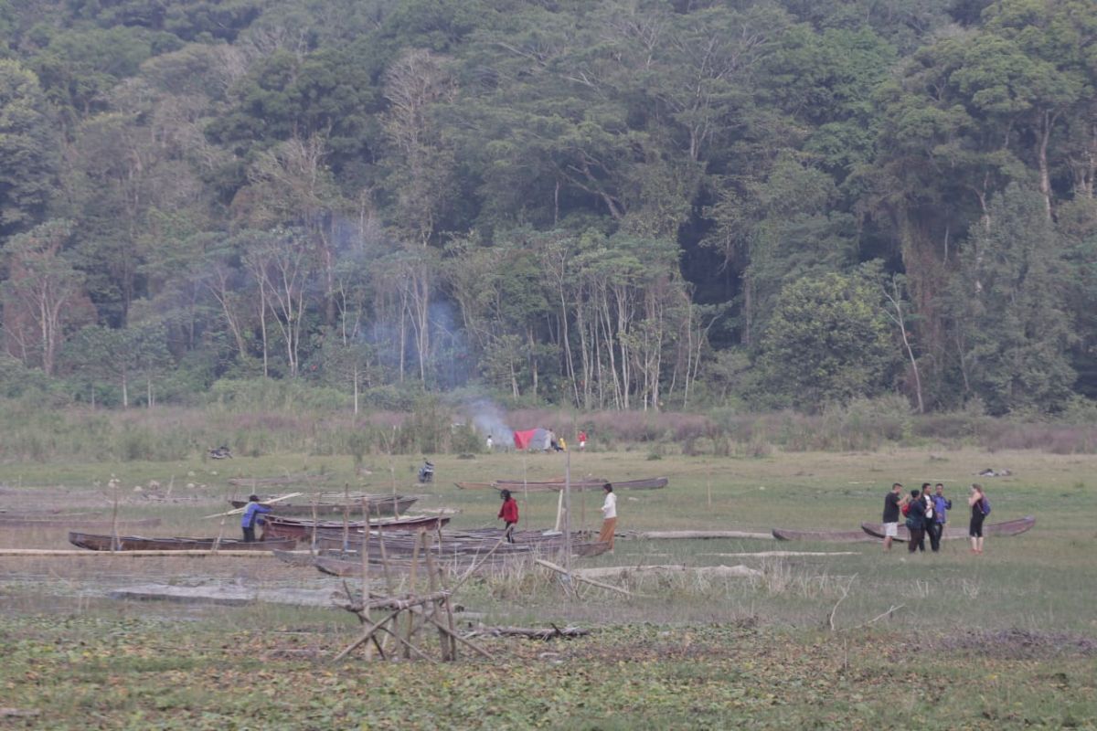 Wisata perahu di Danau Tamblingan mampu gaet turis asing