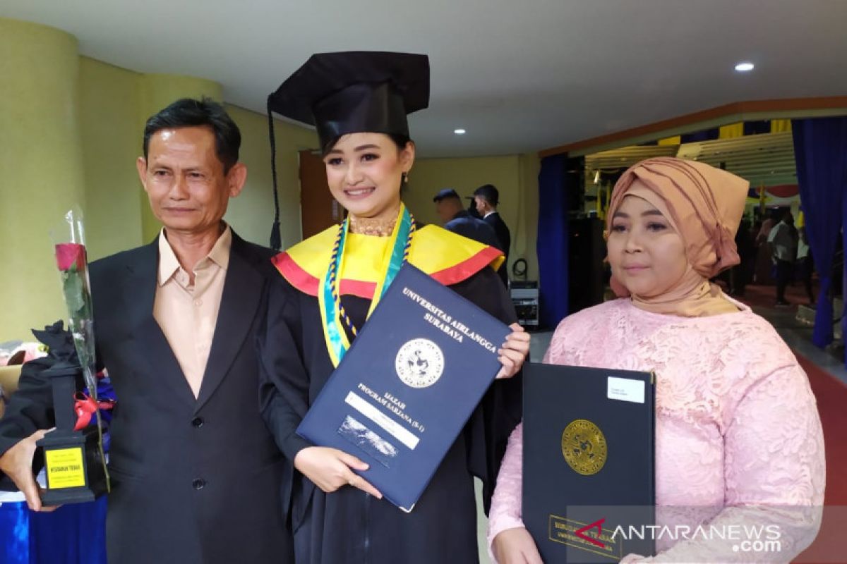 Kisah mantan pengamen menjadi wisudawan terbaik Unair