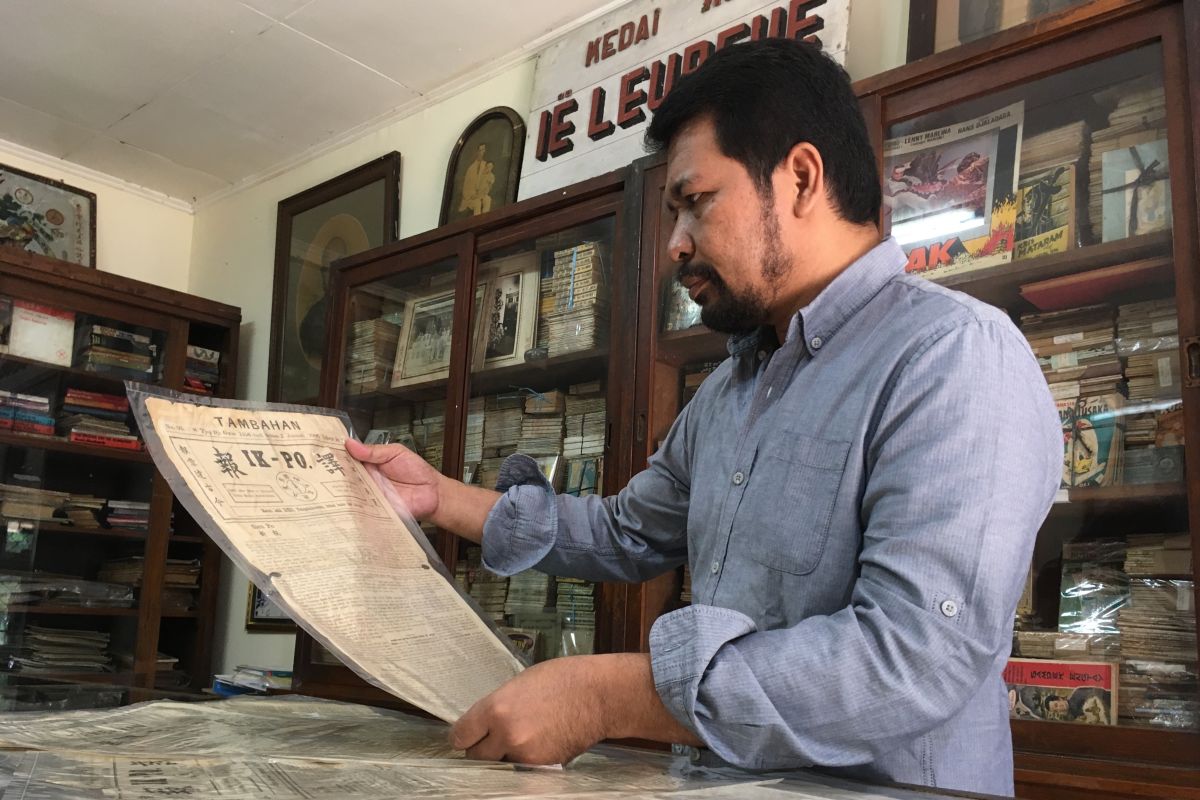 Destiny lies in piles of ancient Chinese books