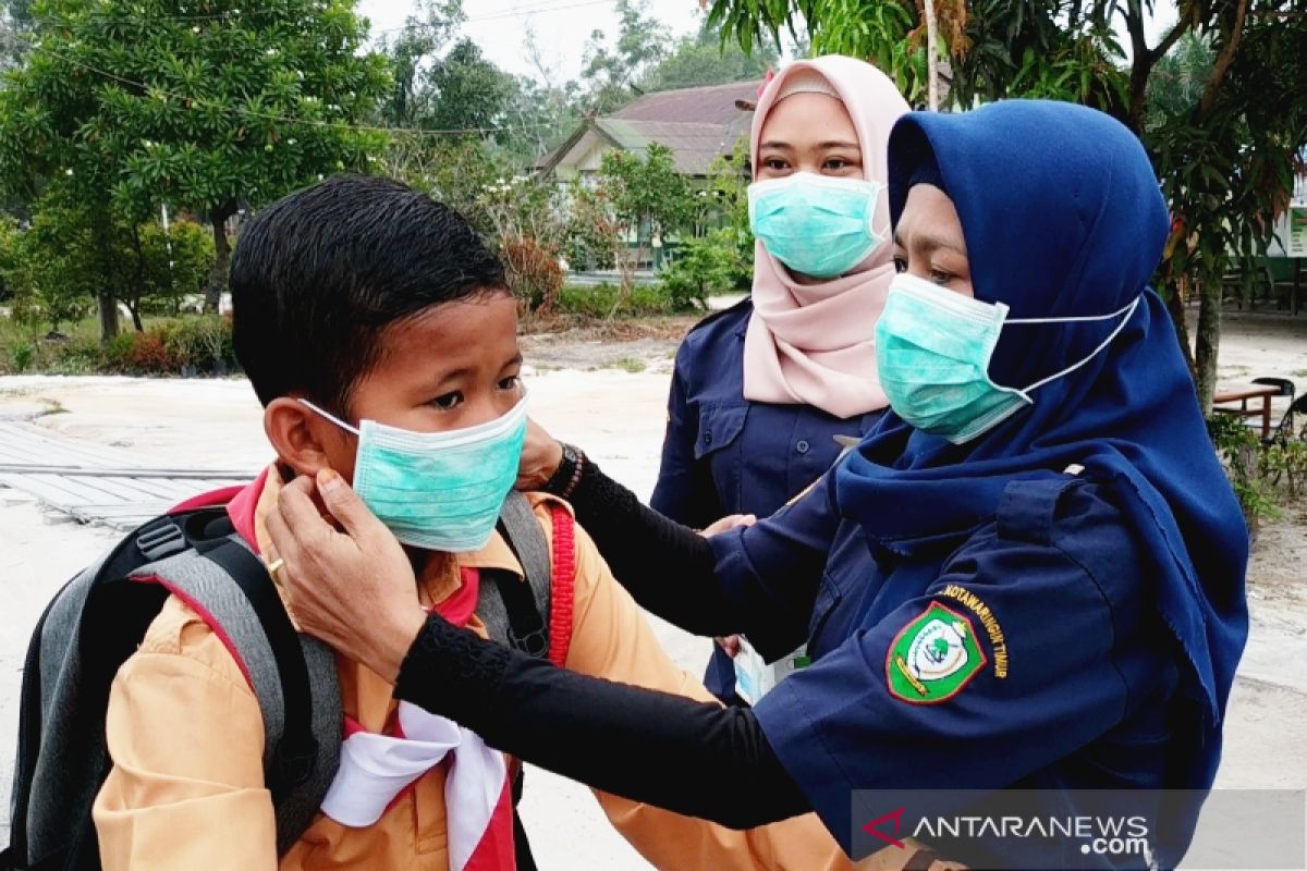 Karang Taruna Kotim turun ke jalan bagikan masker