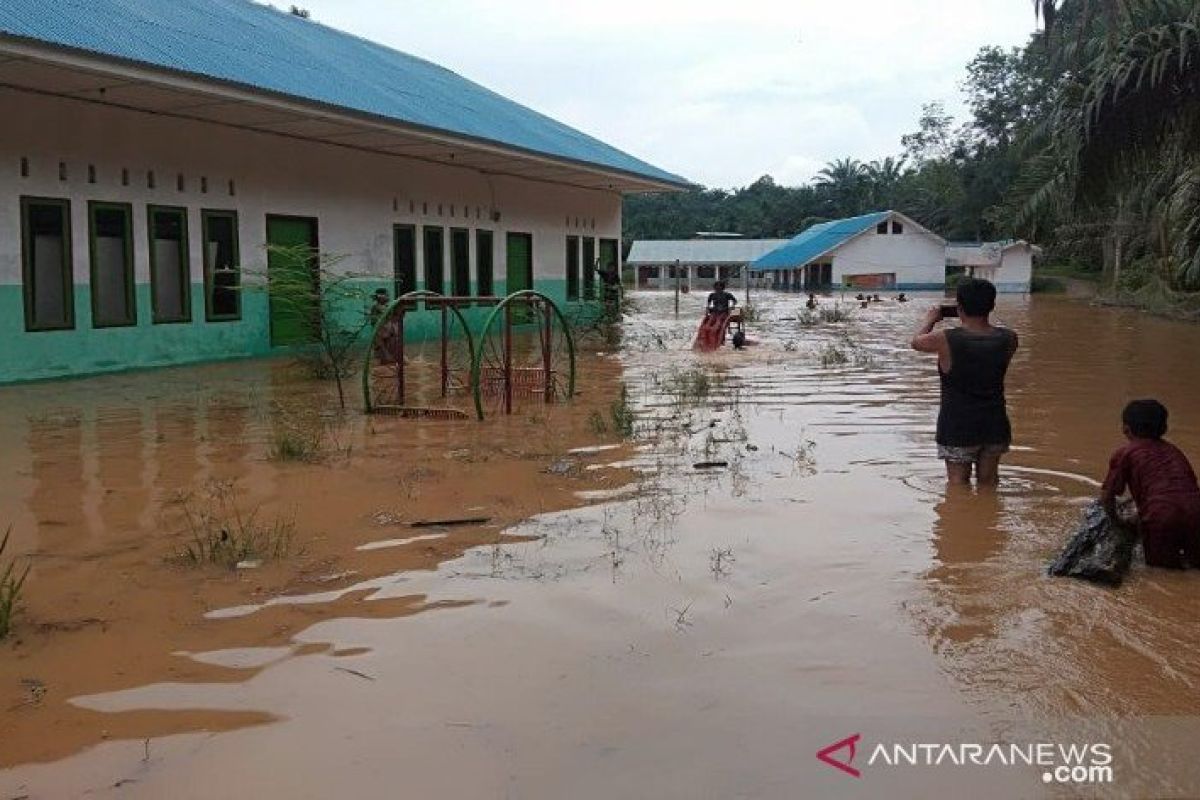 Desa Sampuran dilanda banjir, puluhan rumah warga terendam air