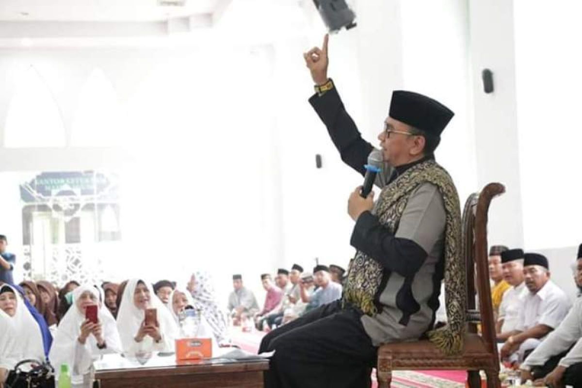 Ustadz Aswan Faisal tausyiah Muharam  di Tebing Tinggi