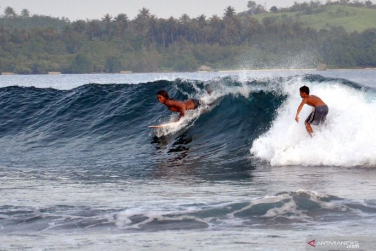 126 peselancar dari 15 negara ikuti Nias Pro Internasional Surfing