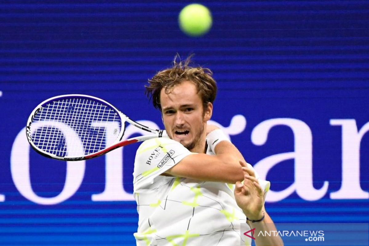 Daniil Medvedev melaju ke babak perempat final St Petersburg Open