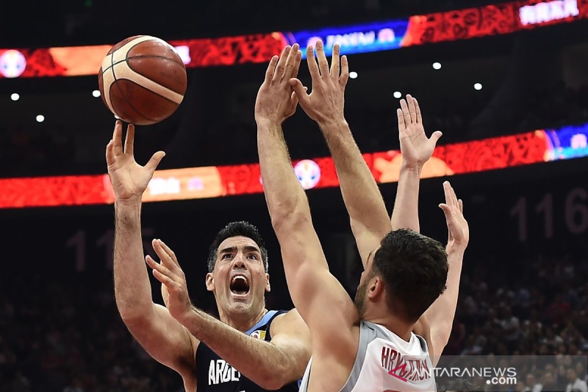 Scola pimpin Argentina hempaskan Polandia 91-65