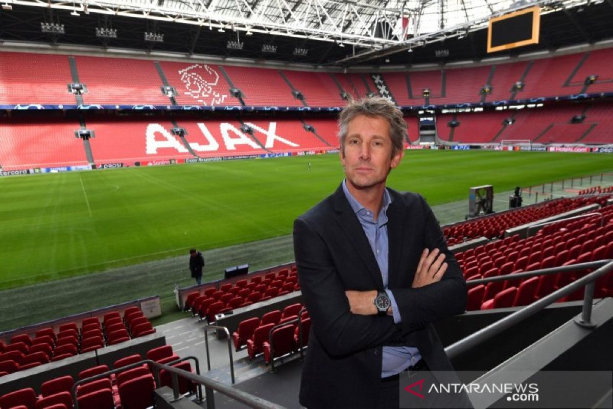 Van der Sar tertarik Bergabung kembali Manchester United