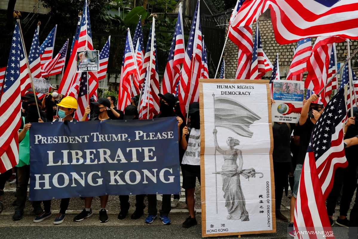 Pengunjuk rasa Hong Kong minta Trump "bebaskan" kota