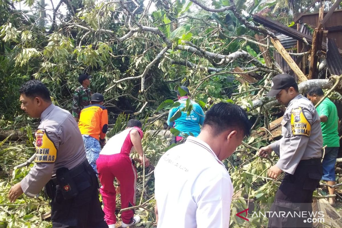 BPBD catat 88 unit bangunan terdampak puting beliung di Solok Selatan