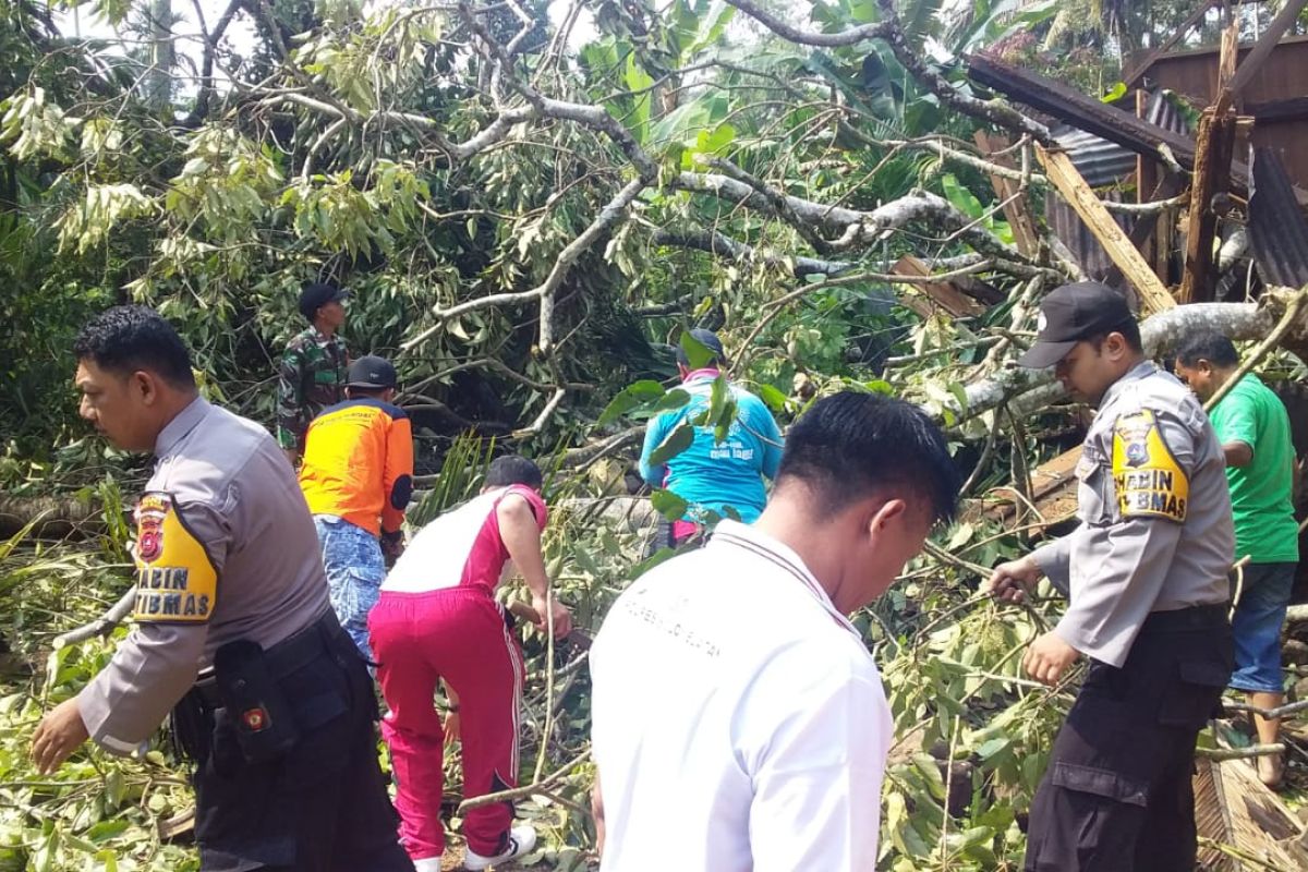 Puluhan rumah rusak dampak puting puting beliung di Solok Selatan