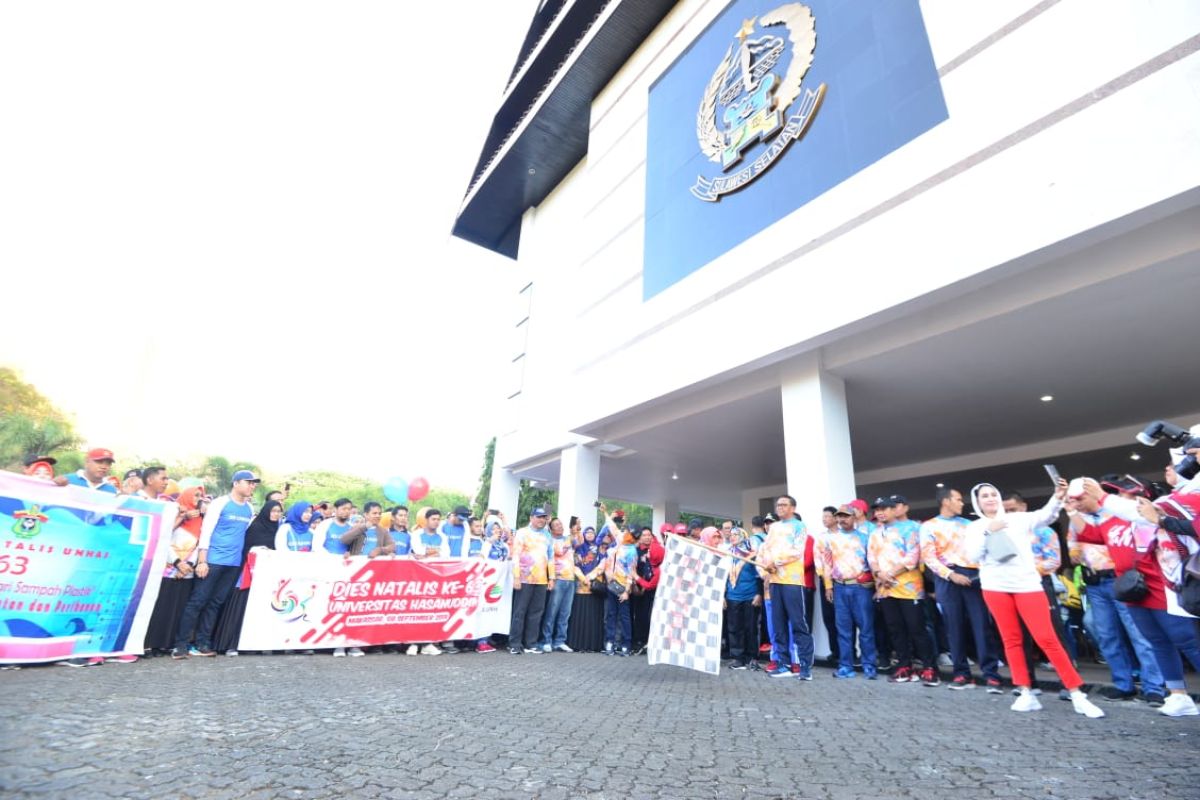 Gubernur Sulsel lepas peserta jalan sehat dies natalis Unhas