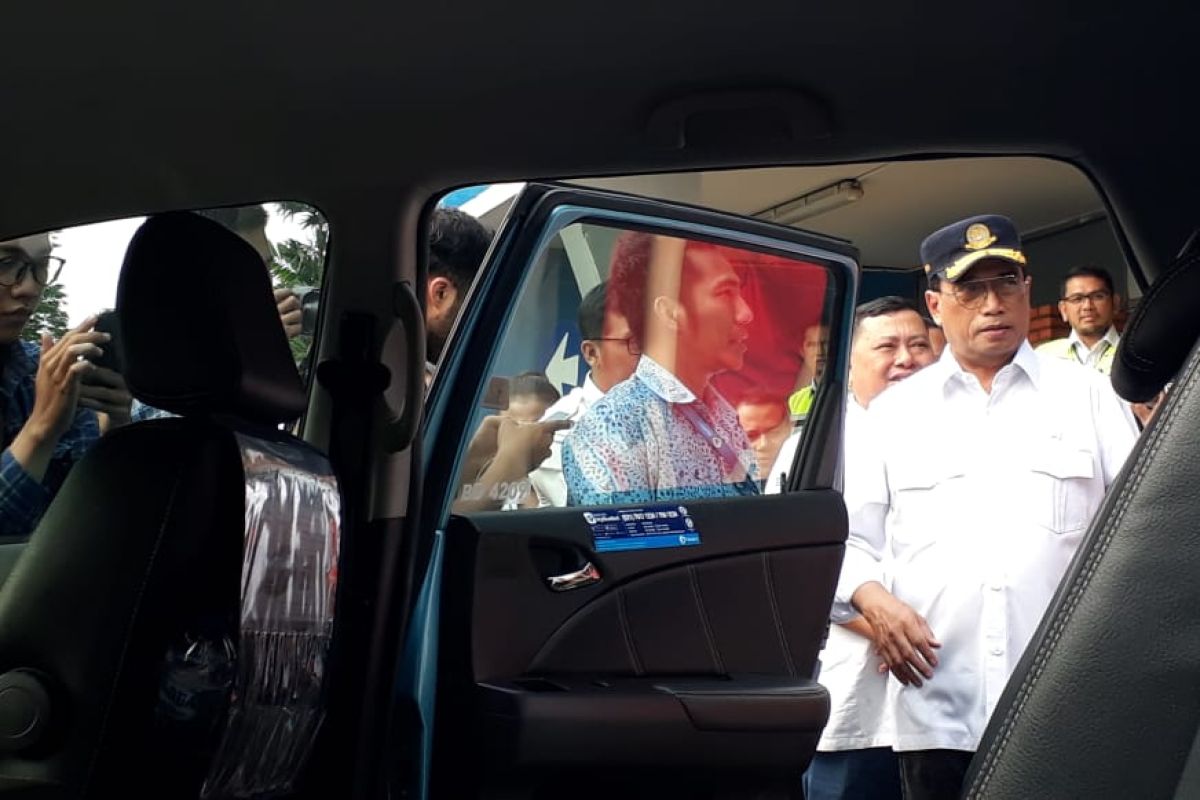 Menhub gunakan kendaraan taksi elektrik menuju Jakarta