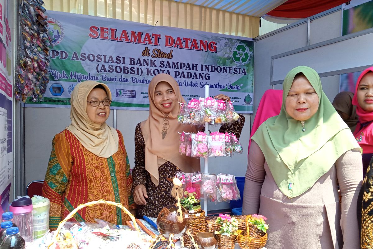 Asosiasi bank sampah Kota Padang hasilkan produk unggulan