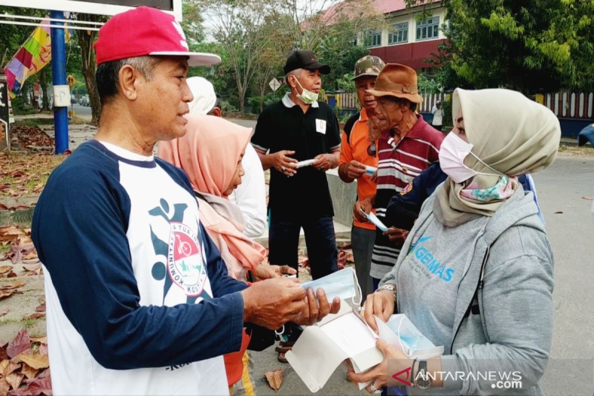 Udara Sampit tidak sehat, warga apresiasi pembagian masker