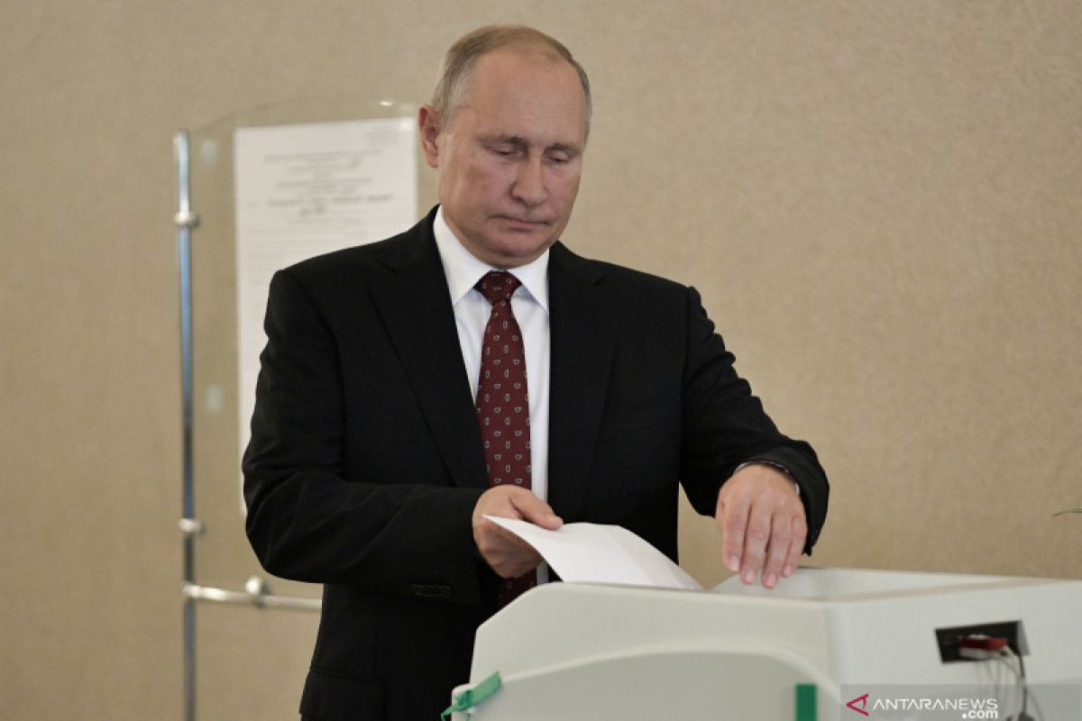 Pemungutan suara perpanjangan kekuasaan Presiden Putin dimulai