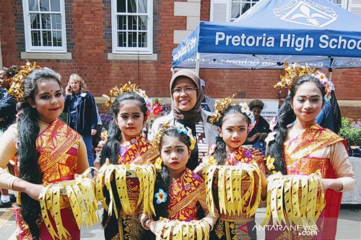 Tari Bali tampil memukau di sekolah Afrika Selatan