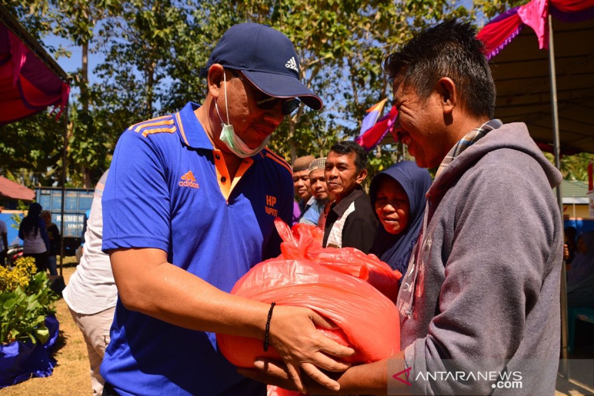 Pemkab Bone Bolango bantu 10 ton beras ke petani karena puso