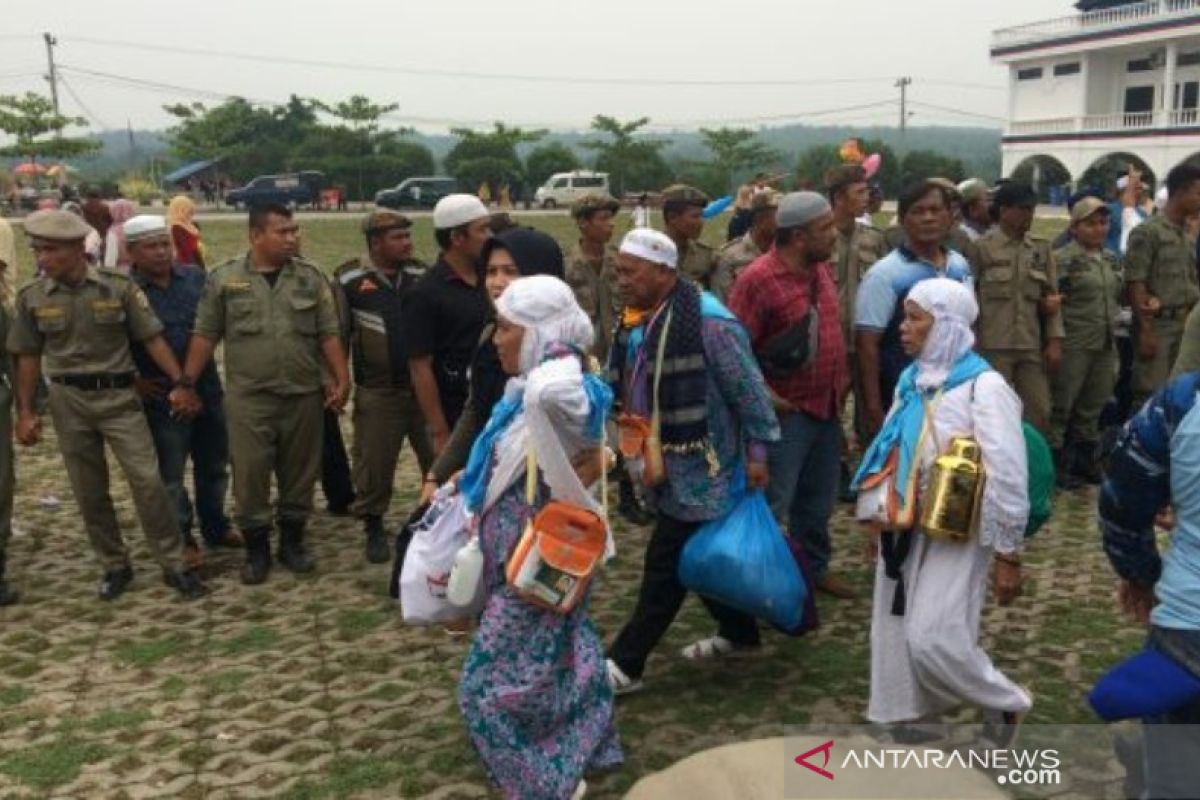 Bupati dan Wakil sambut  kedatangan 327 haji Labuhanbatu Selatan