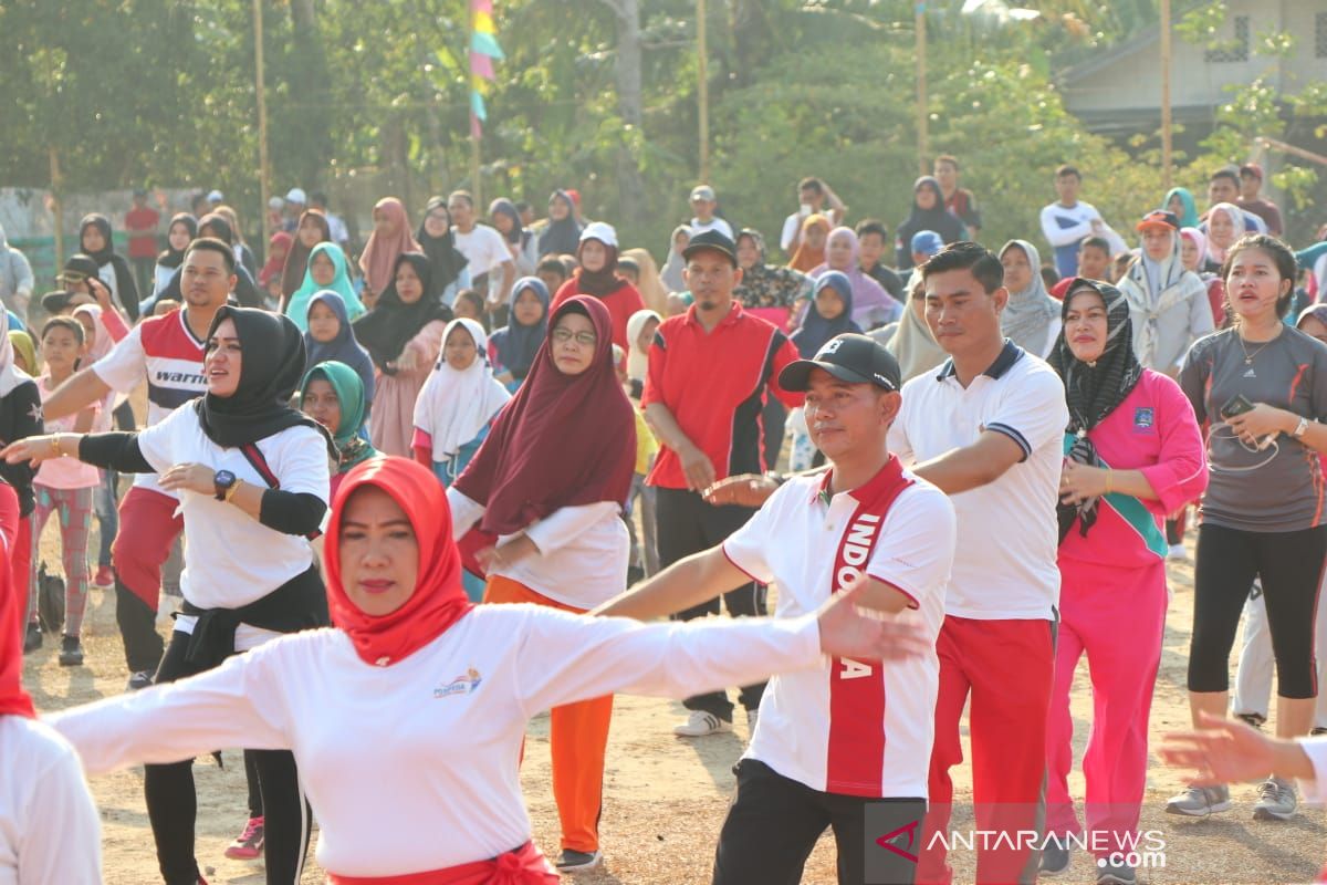 Ratusan warga Bangka ikuti jalan sehat dan Tari Bedincak