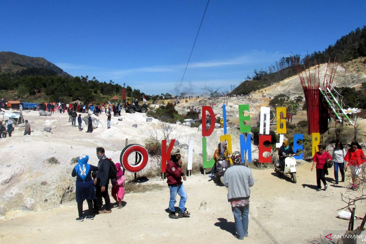 Berkunjung ke Kawah Sikidang Dieng (Video)