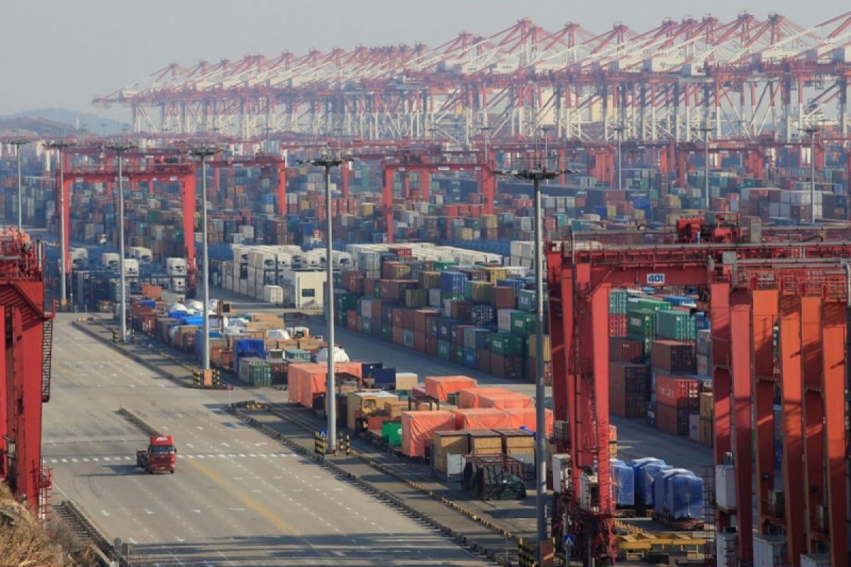 Ekspor China naik 2,6 persen pada Agustus, impor turun 2,6 persen
