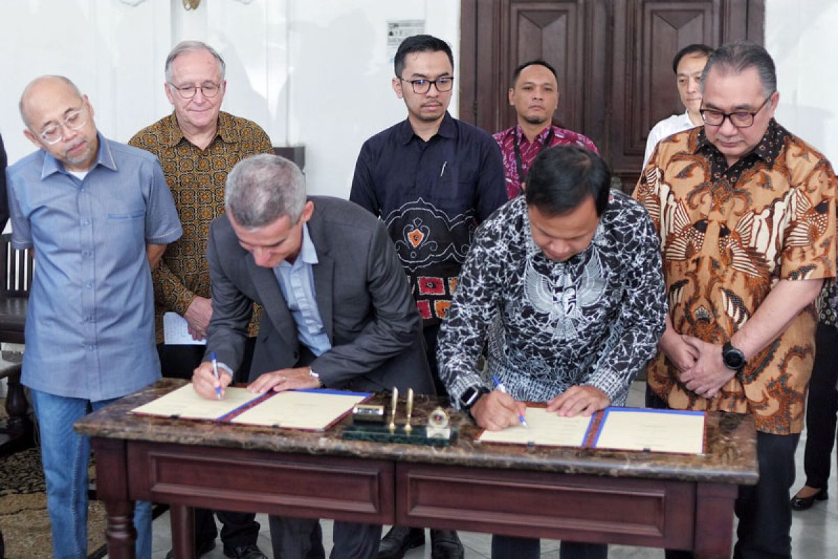 Bima Arya tandatangani MoU studi kelayakan jalur trem di Kota Bogor