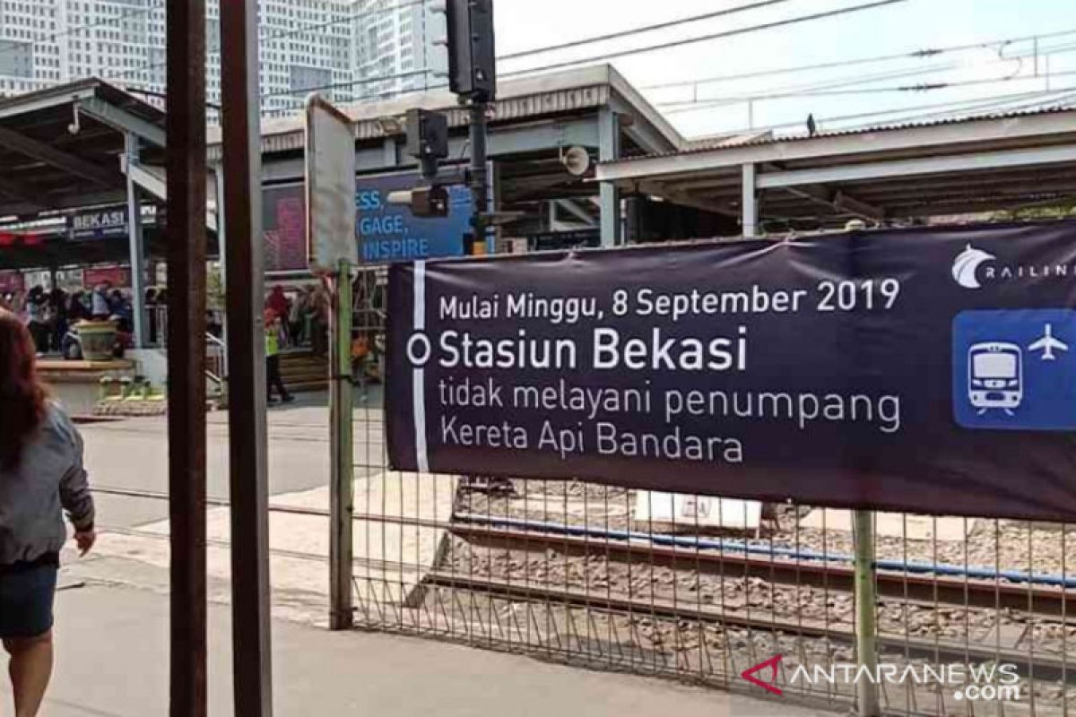 Penumpang kereta Bekasi minta buka kembali jalur bandara