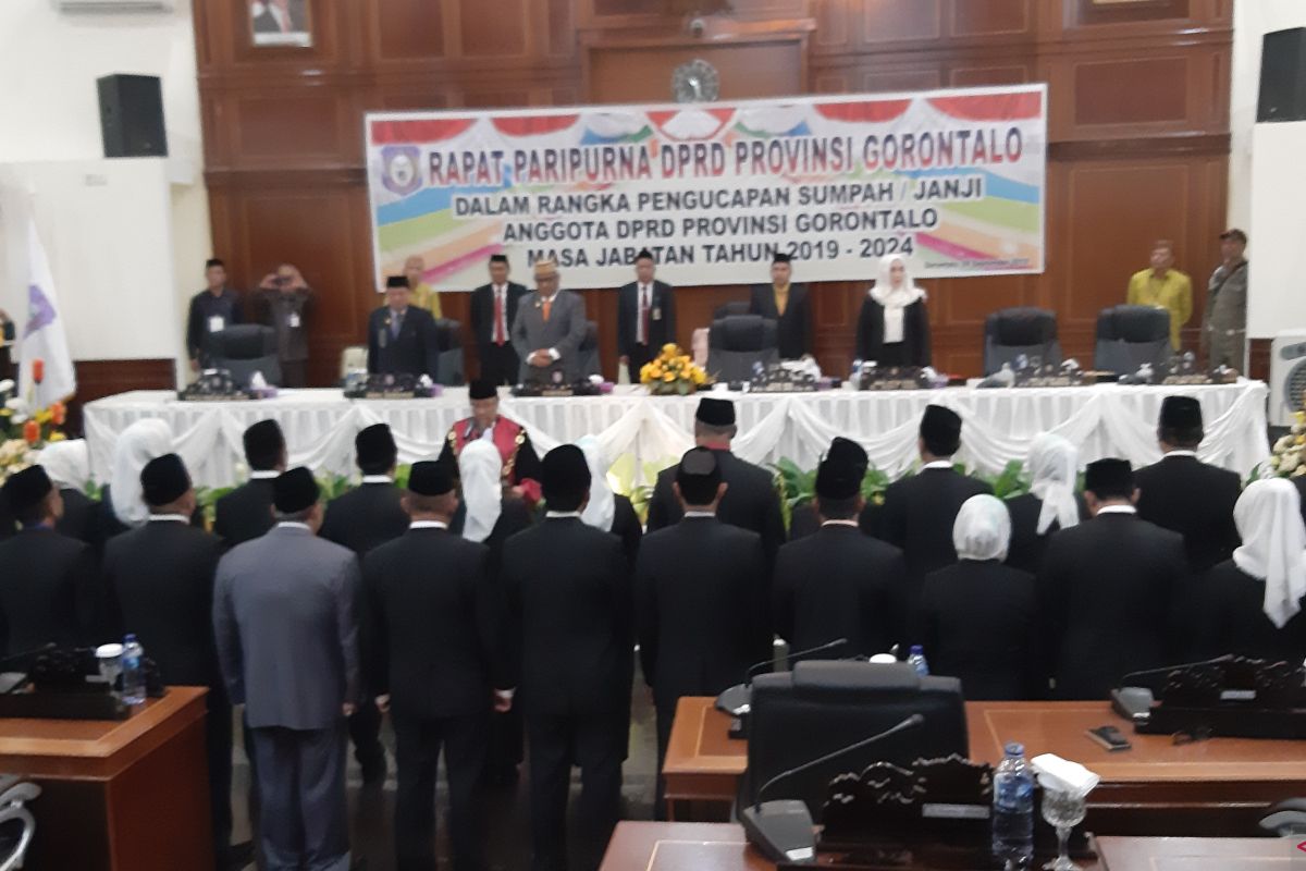 45 anggota DPRD Provinsi Gorontalo periode 2019-2024 dilantik