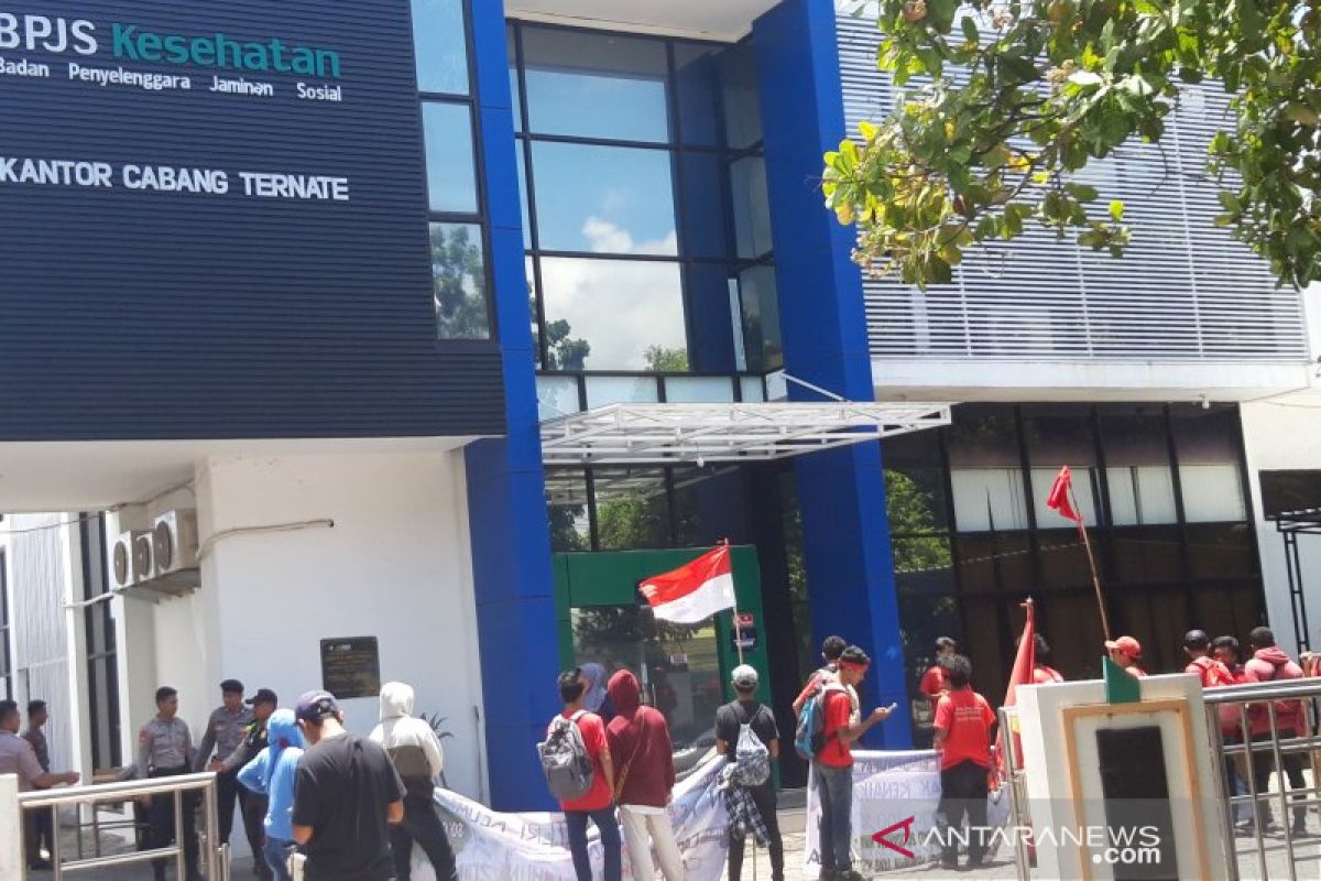 Elemen di Ternate demo tolak kenaikan iuran BPJS