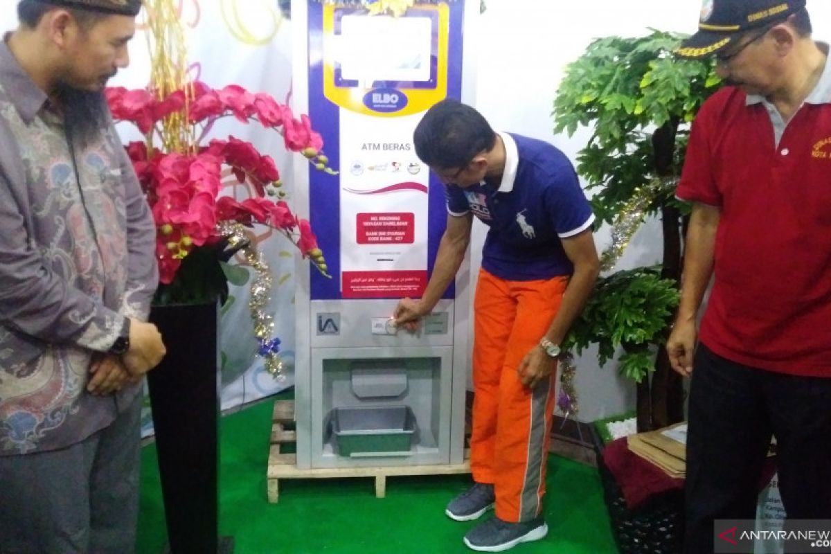 Ada ATM beras di Padang, ditempel kartu keluar beras