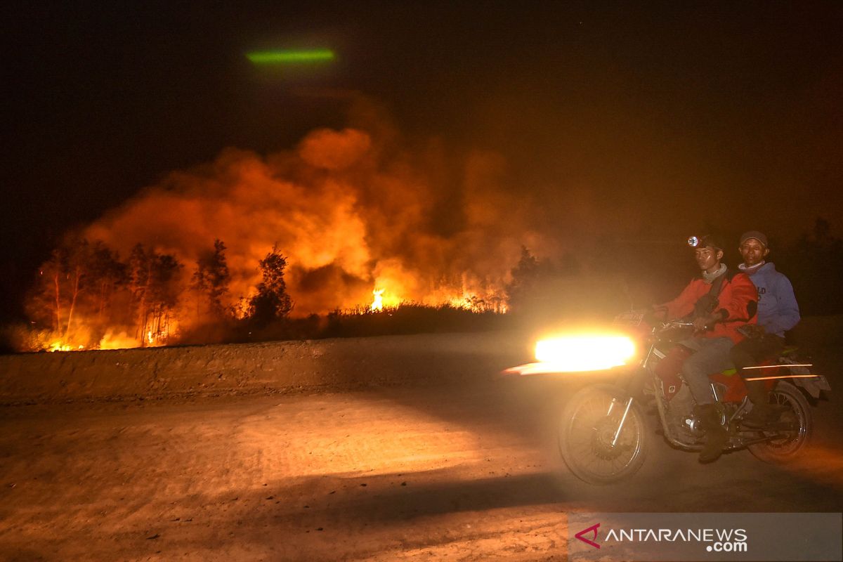 Waspada asap, 1.211 titik panas Karhutla "kepung" Sumatera