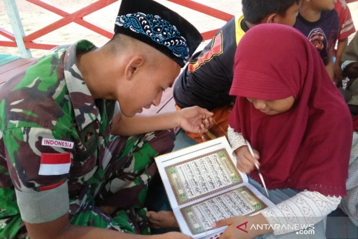 Prajurit Pamtas RI-Malaysia jadi Guru Ngaji