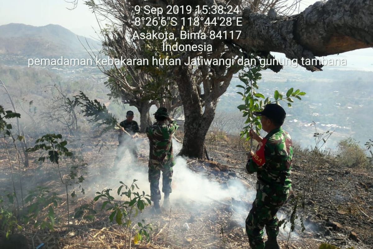 Kodim Bima padamkan kebakaran hutan di Pegunungan Gindi dan Tambana