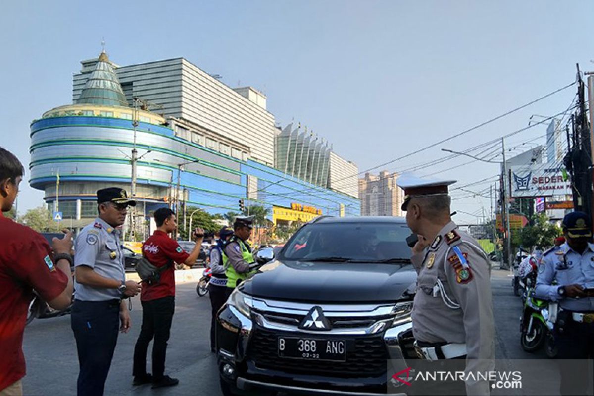 Perluasan ganjil genap, puluhan kendaraan terjaring razia petugas