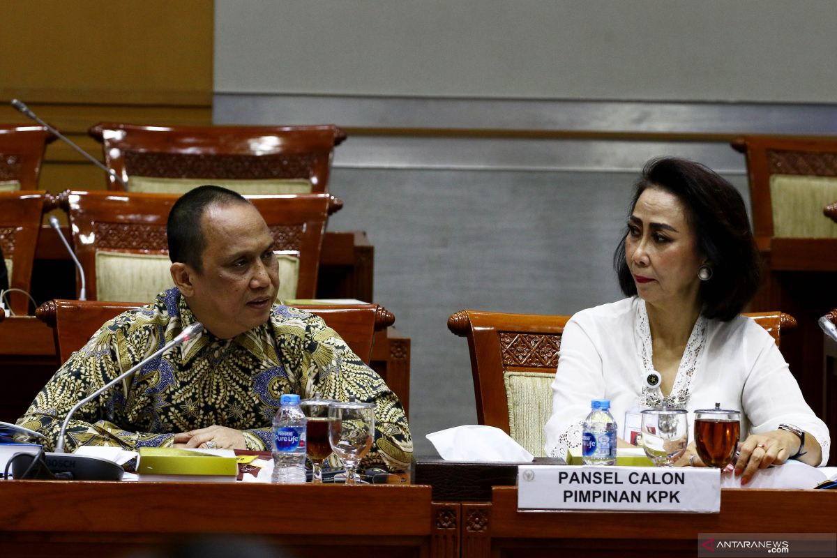 Presiden diminta tahan diri terbitkan Perppu KPK