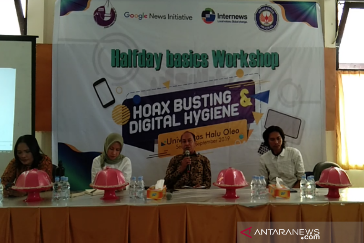 Mahasiswa UHO gelar workshop perangi berita hoaks