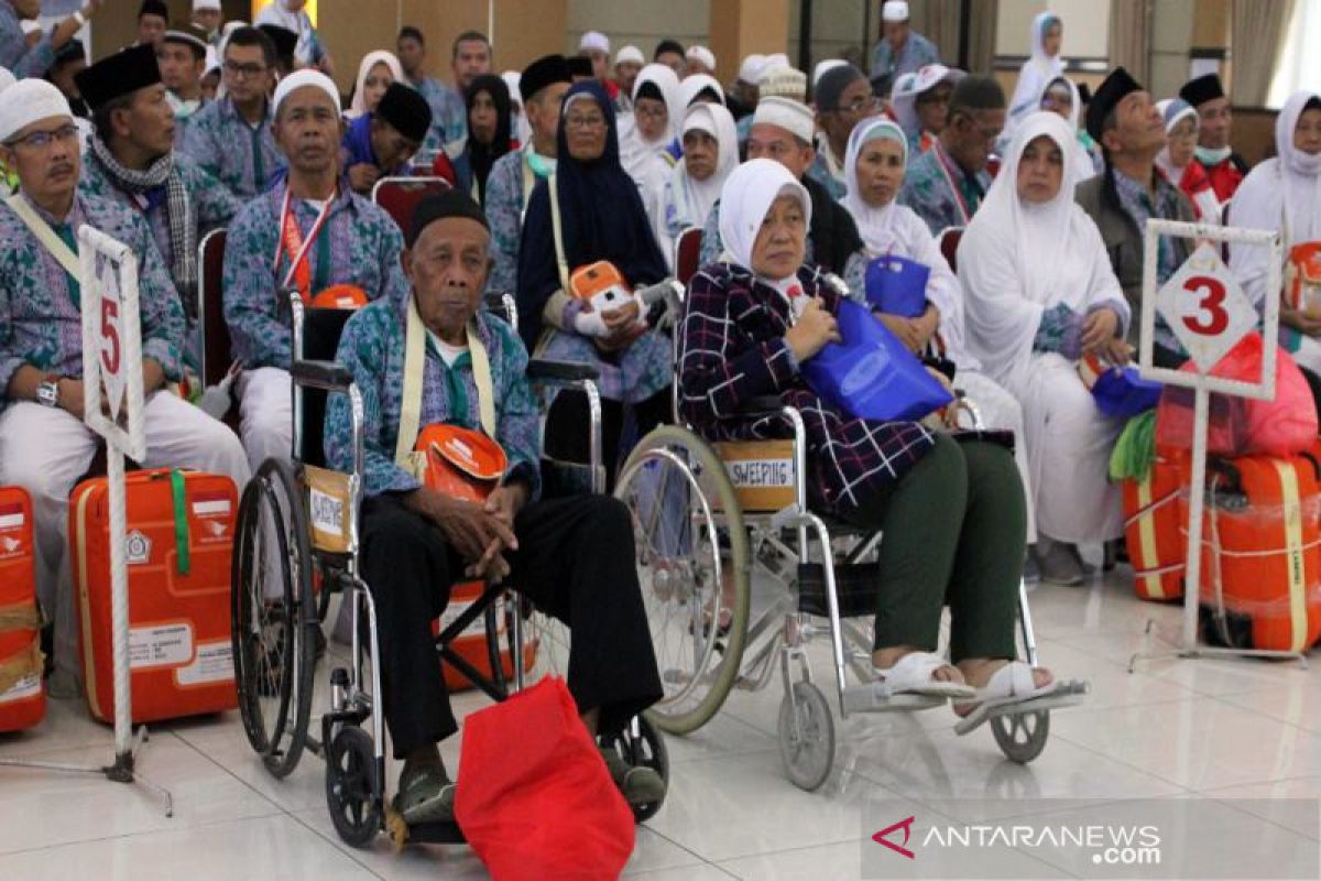 12 haji Jateng masih tertinggal di Tanah Suci