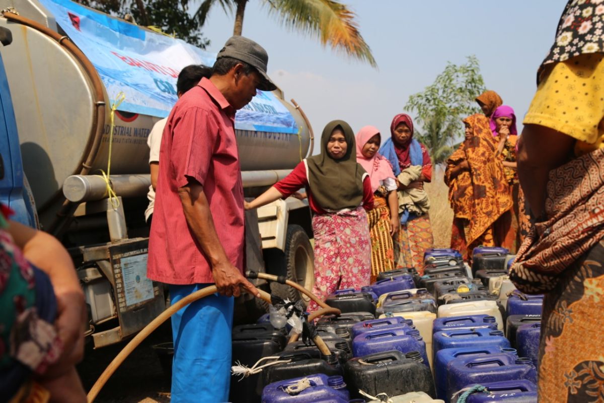 Hadapi musim kemarau, PT KS distribusikan  85.000 liter air bersih untuk warga Cilegon